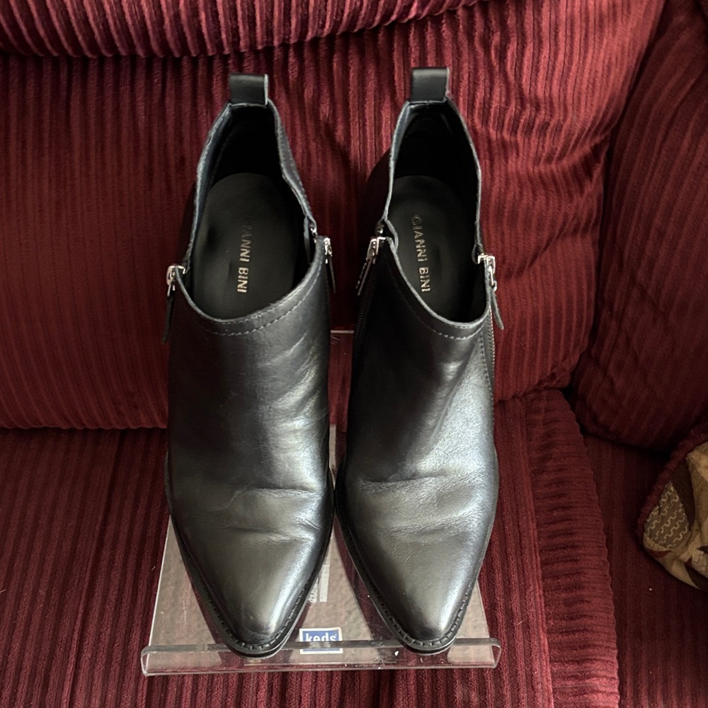 Gianni Bini Black Leather Zipper Boots